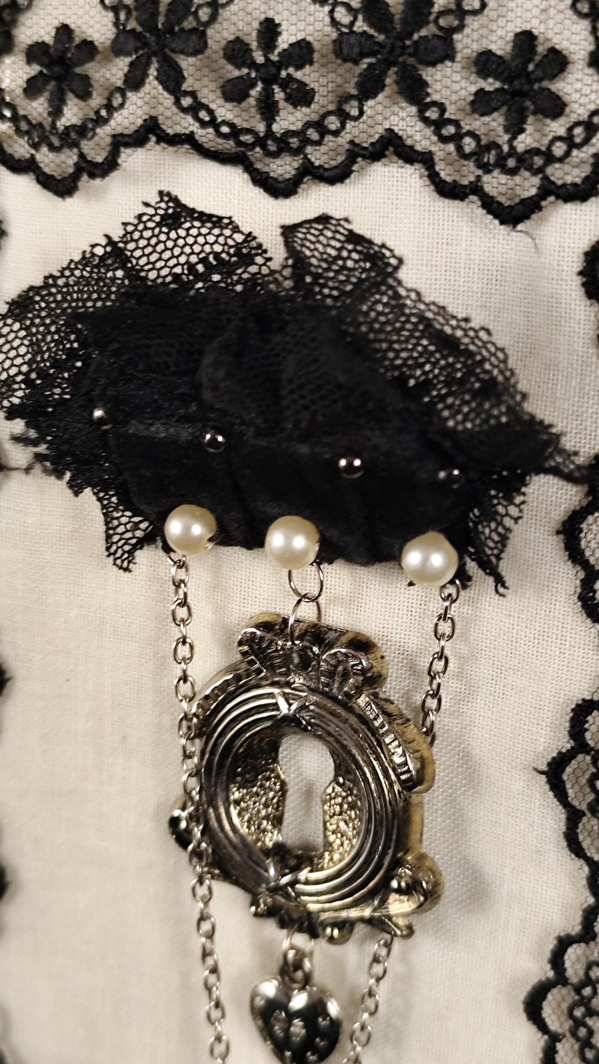 "What My Mind Doesn't See, My Heart Feels" - Brooch