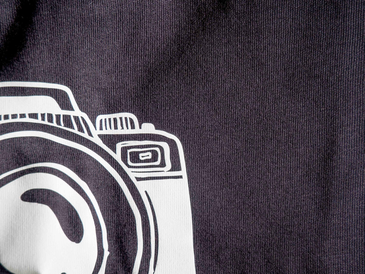 T-shirt "Photography is Not A Phase" em Preto e Branco, T-shirt de Algodão Orgânico de Manga Curta para Fotografia, Presente para Mulher Fotógrafa