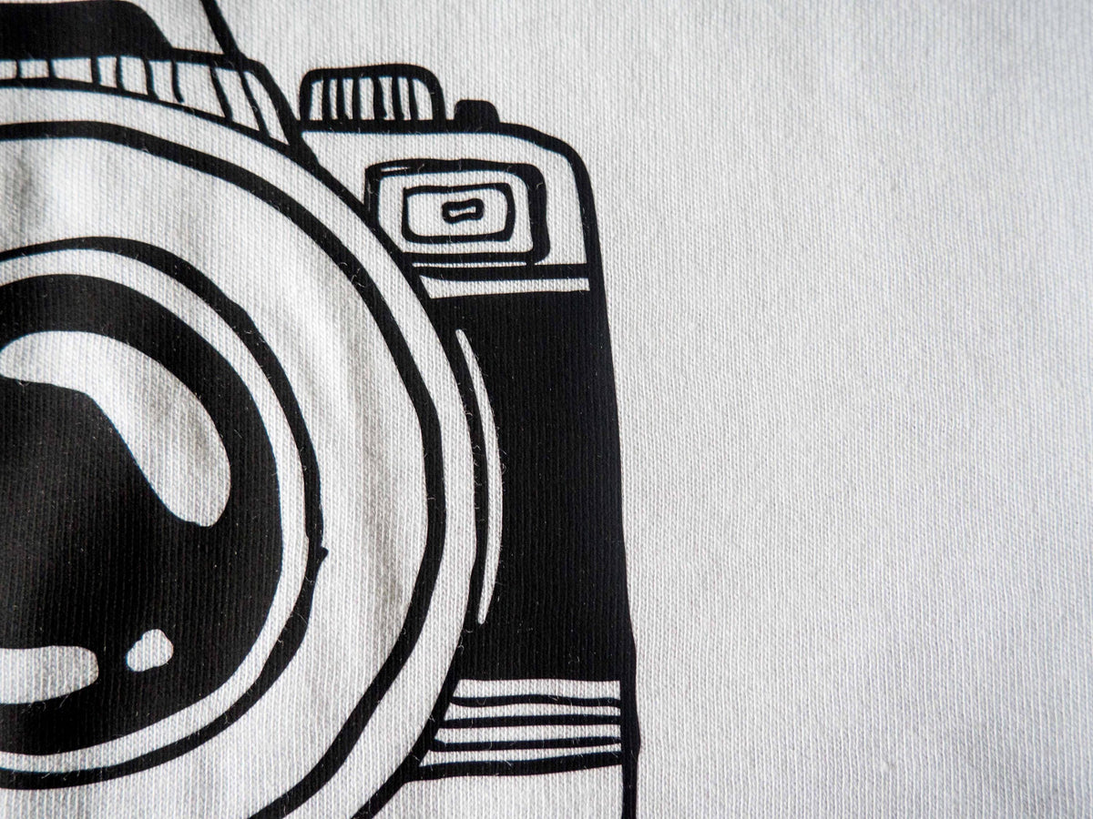 T-shirt "Photography is Not A Phase" em Preto e Branco, T-shirt de Algodão Orgânico de Manga Curta para Fotografia, Presente para Mulher Fotógrafa